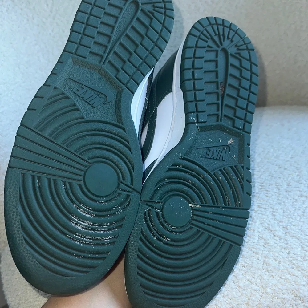 Nike Forest Green and White Low-Tops - Picture 5 of 6